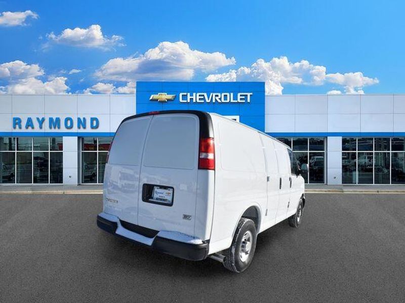 New 2025 Chevrolet Express 2500 Work VanImage 4