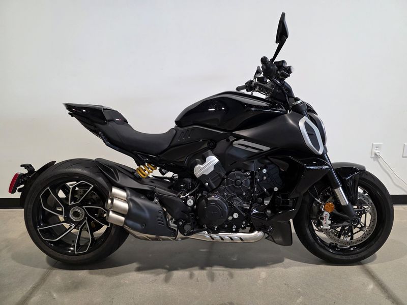 2025 Ducati Diavel V4