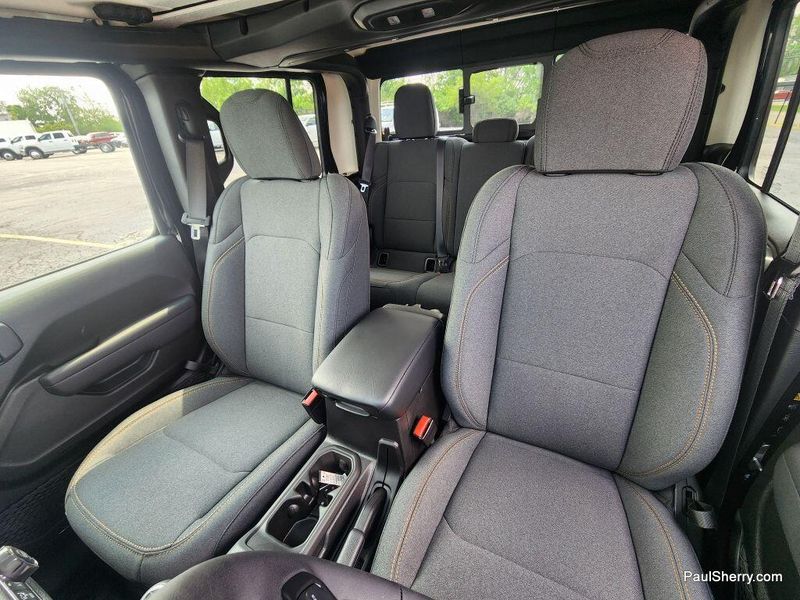 New 2025 Jeep Gladiator Willys 4x4