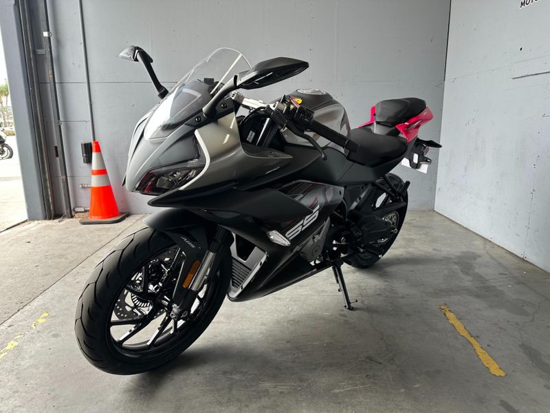 New 2025 CFMOTO 300SS Image 13