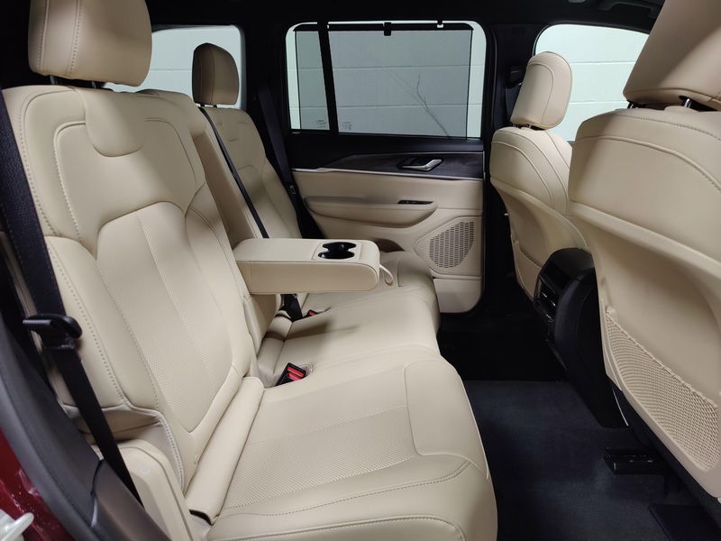 2024 Jeep Grand Cherokee Limited 4x4 w/Sunroof/Lux techImage 22
