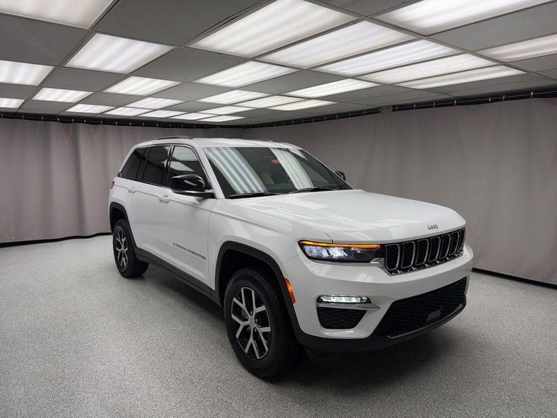New 2025 Jeep Grand Cherokee Limited 4x4Image 4