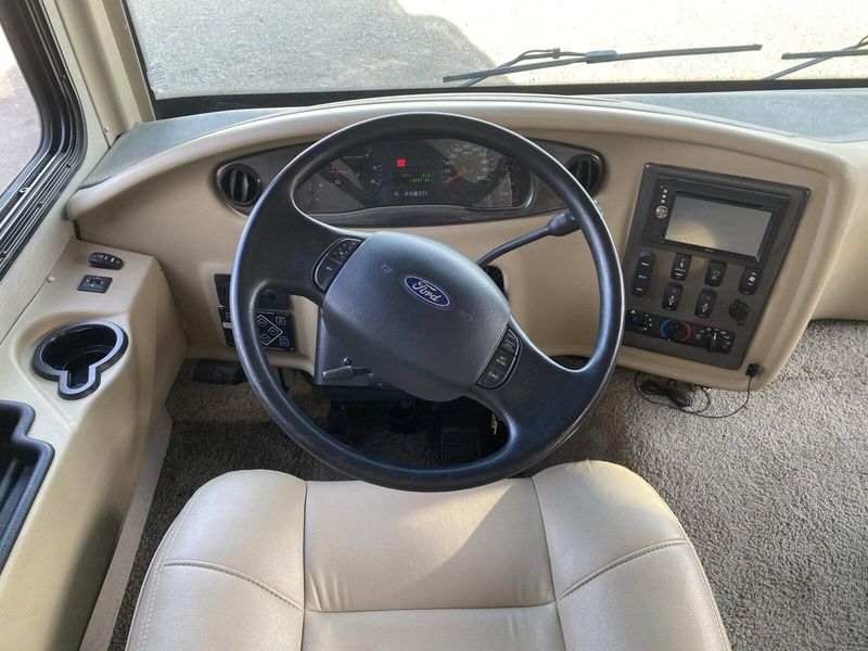 Used 2016 HOLIDAY RAMBLER VACATIONER 34ST MOTOR HOME Image 19