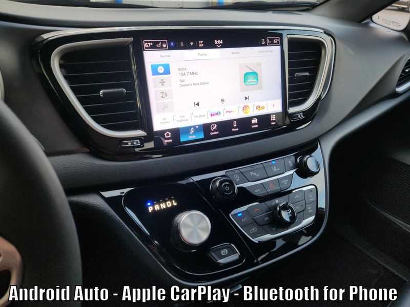 Used 2025 Chrysler Pacifica Select