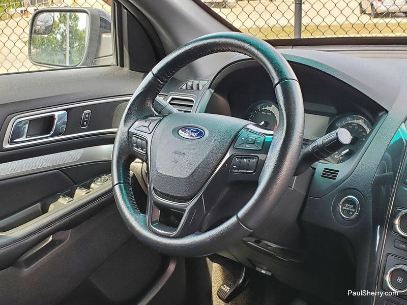 Used 2017 Ford Explorer XLTImage 18