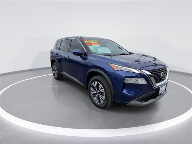 2021 Nissan Rogue SVImage 2
