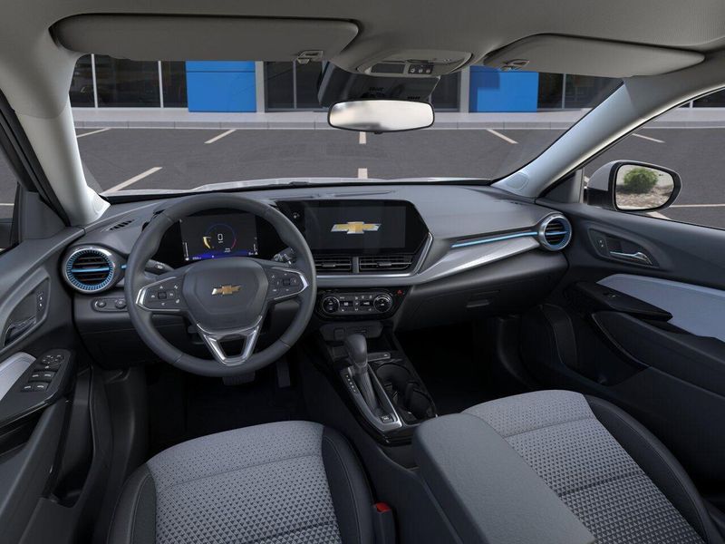 2025 Chevrolet Trax LTImage 15