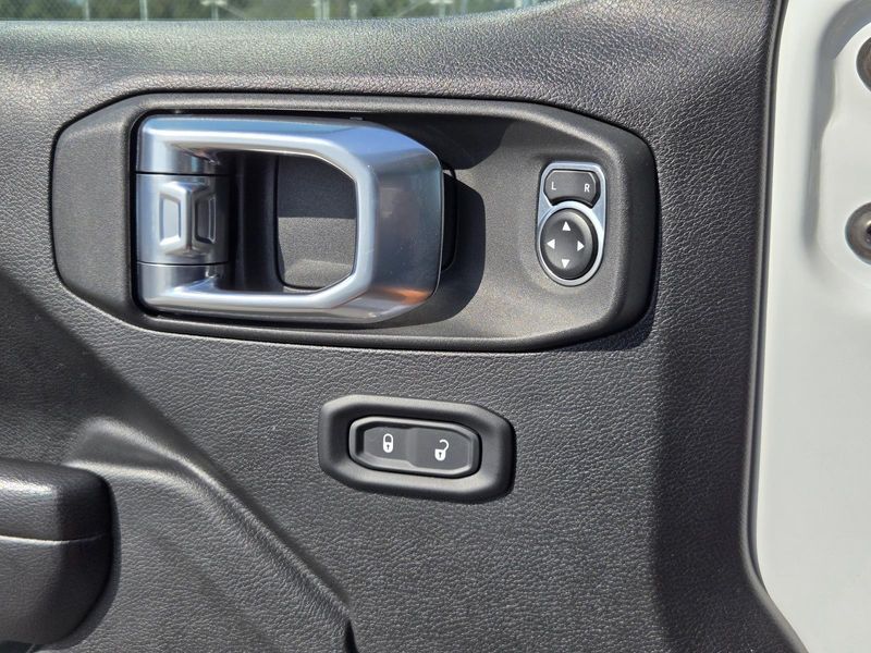 2021 Jeep Gladiator Mojave photo 22