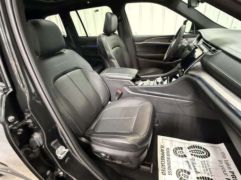 Used 2024 Jeep Grand Cherokee OverlandImage 11