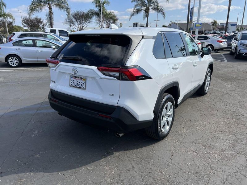 2022 Toyota RAV4 LEImage 3