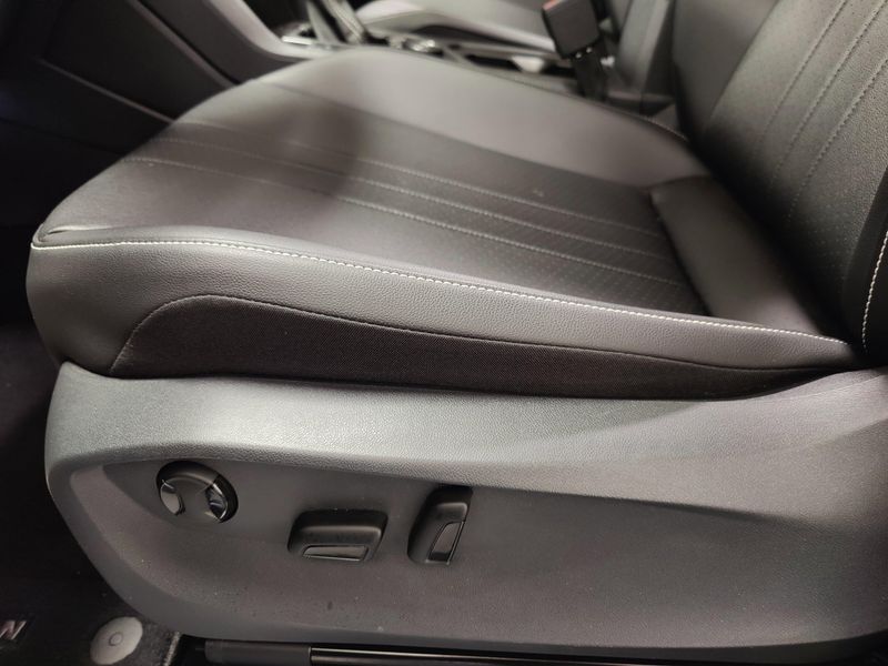 Used 2022 Volkswagen Tiguan SE R-Line Black AWD w/SUnroofImage 19