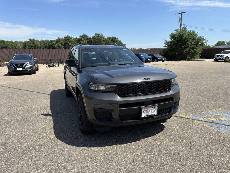 2024 Jeep Grand Cherokee L Altitude X 4x4Image 2