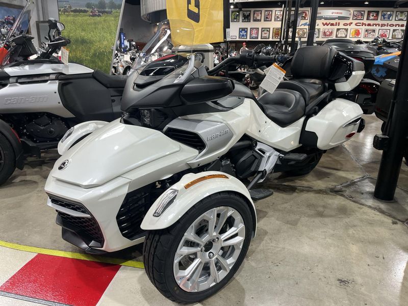 New 2026 Can-Am SPYDER F3 LIMITED (SE6) Image 17
