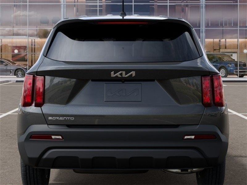 2023 Kia Sorento LXImage 13