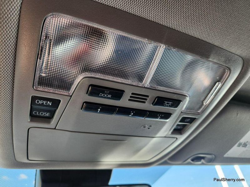 2017 Toyota Highlander SE photo 38