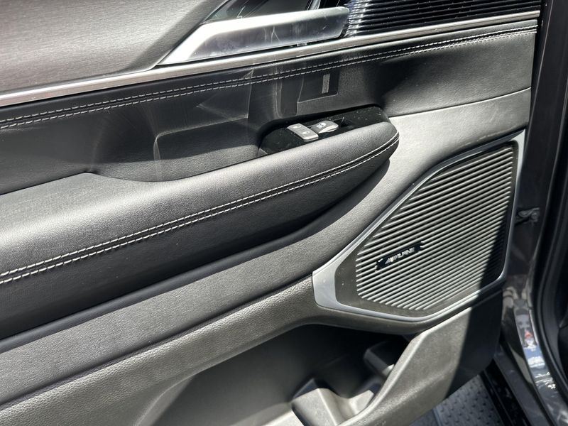 2025 Jeep Wagoneer Carbide 4x4Image 15