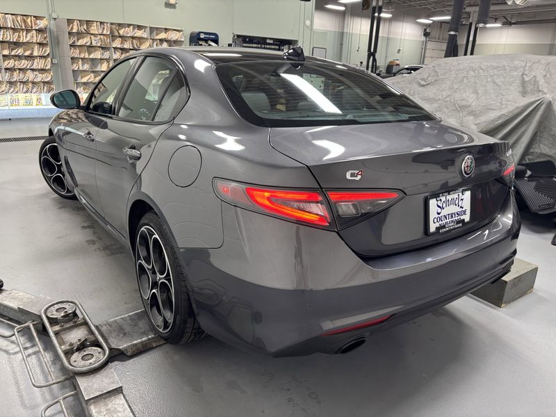2024 Alfa Romeo Giulia Ti Q4 AWD w/Sunroof/Nav/Activ AsstImage 9