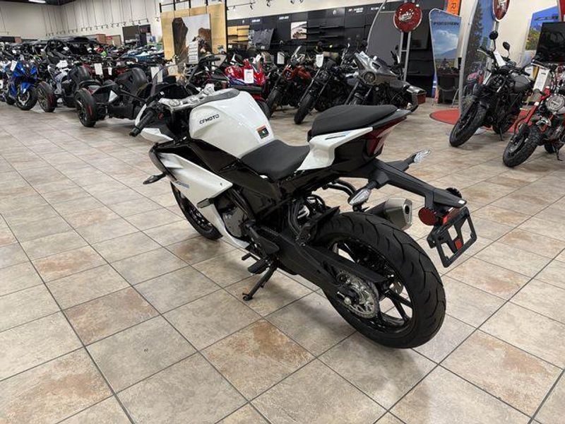 New 2025 CFMOTO 300SS Image 14