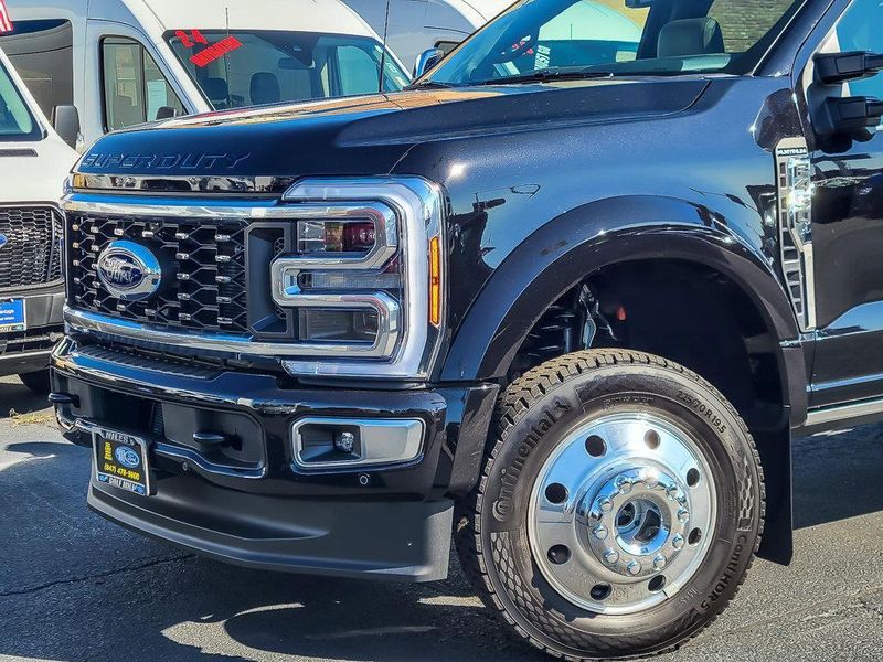 2025 Ford F-450 Platinum photo 2