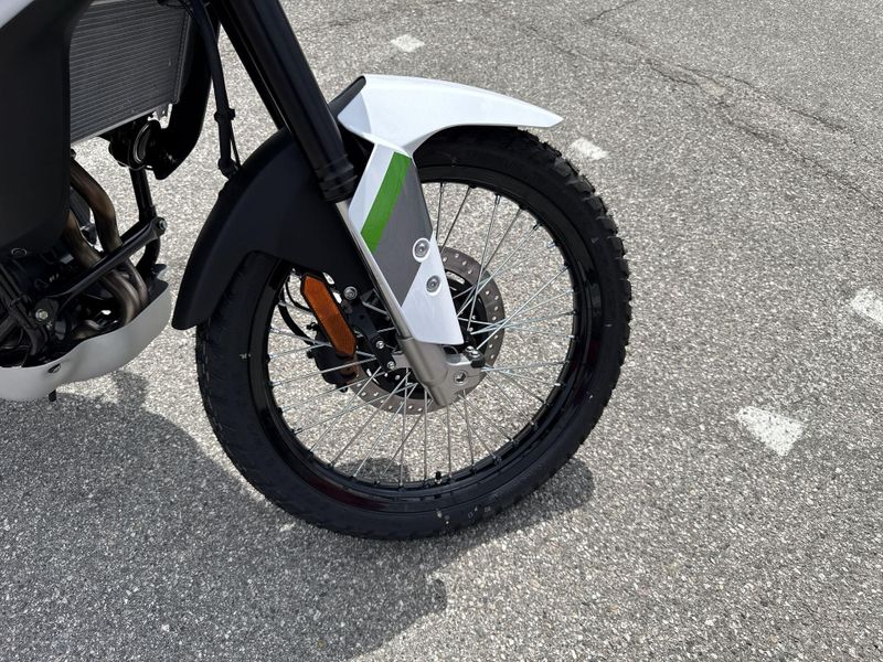 New 2026 Kawasaki KLE500 SE ABS Image 10