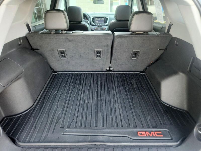 Used 2024 GMC Terrain SLT