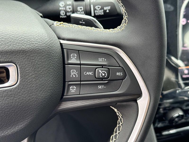 New 2026 Jeep Grand Cherokee L Laredo 4x2
