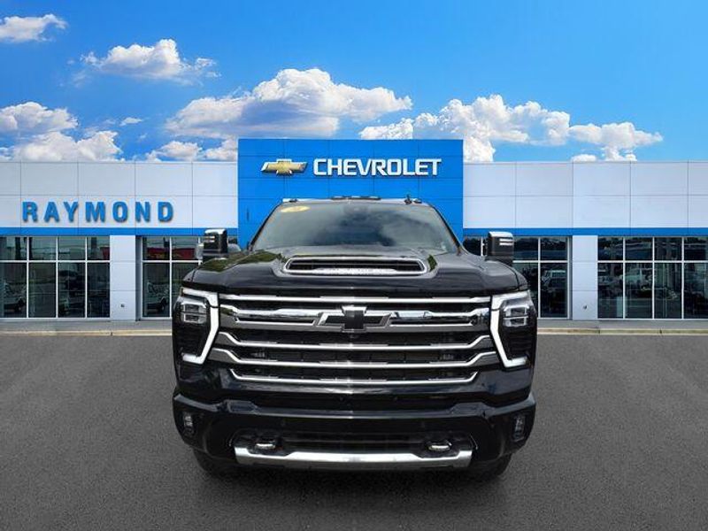 New 2026 Chevrolet Silverado 3500HD High CountryImage 9