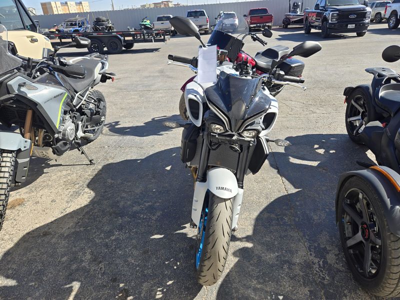 USED 2025 YAMAHA MT10 Image 9