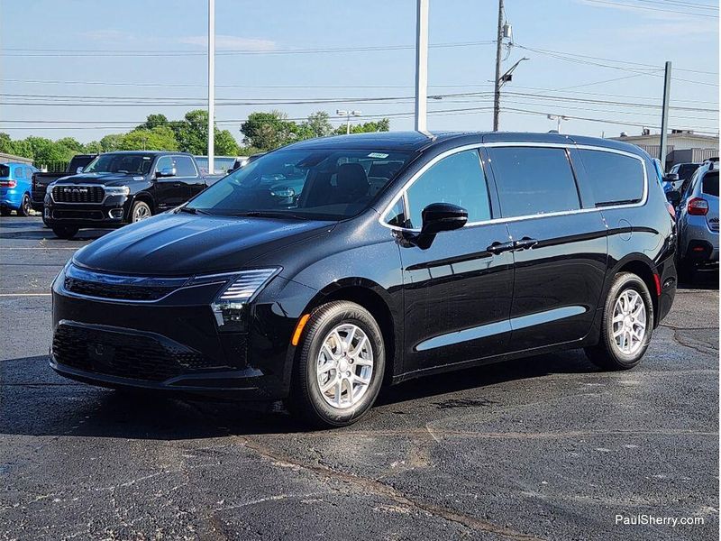 New 2027 Chrysler Pacifica Select