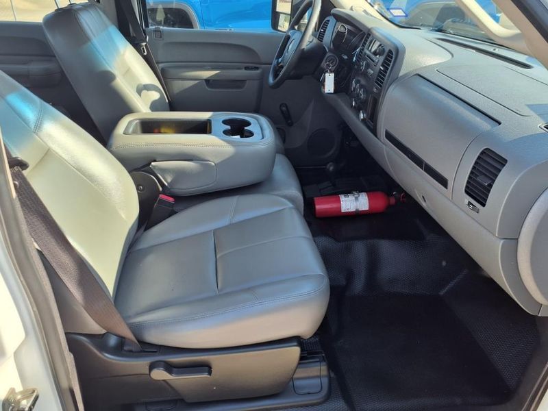 Used 2010 GMC Sierra 2500HD Work TruckImage 5