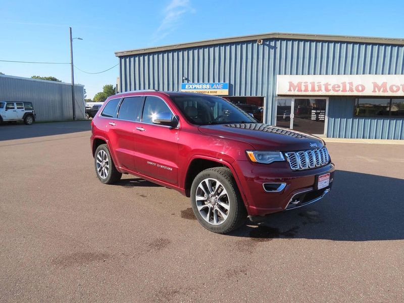 Used 2017 Jeep Grand Cherokee Overland 4x4 4dr SUVImage 2