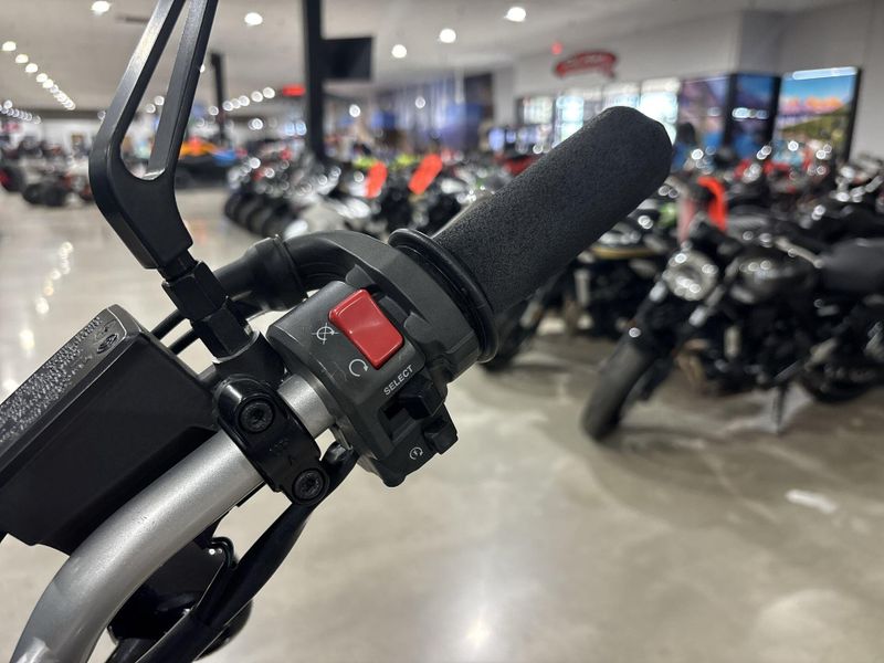 Used 2017 Yamaha SCR950 Image 23