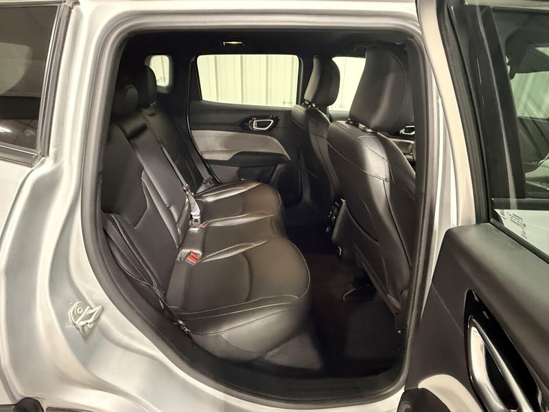 Used 2024 Jeep Compass LimitedImage 9