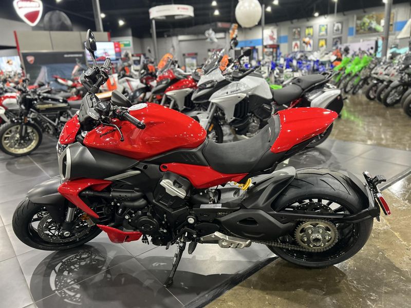 New 2025 Ducati DIAVEL V4 Image 20