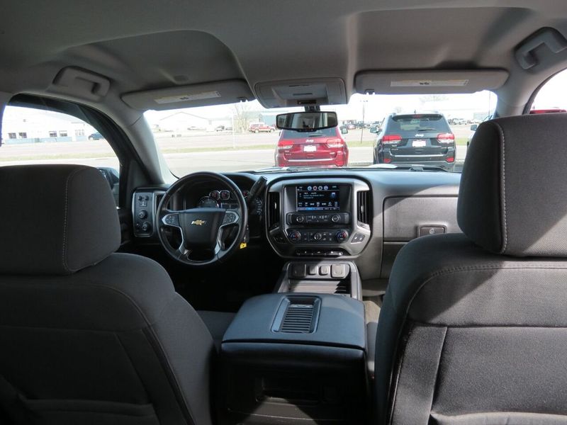 2018 Chevrolet Silverado 1500 LT Z71 4x4 4dr Crew Cab 5.8 ft. SBImage 19