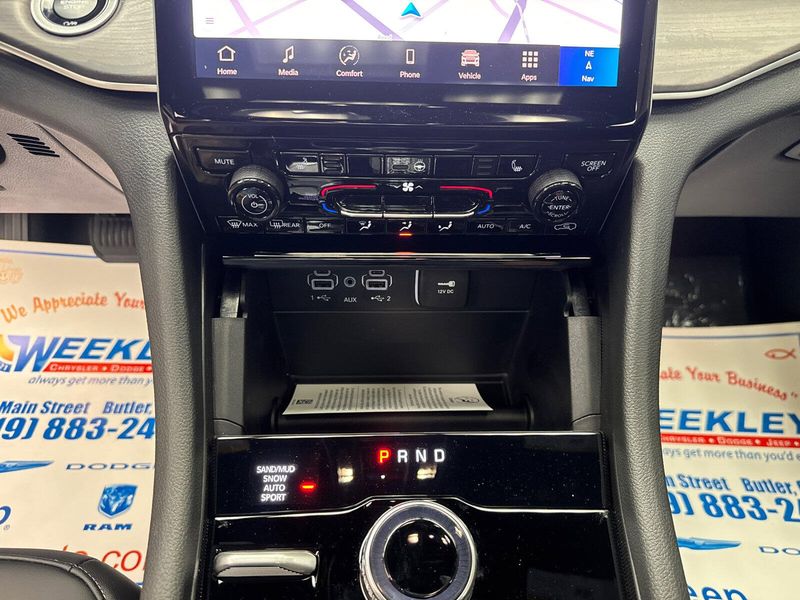 2025 Jeep Grand Cherokee L Limited 4x4Image 16