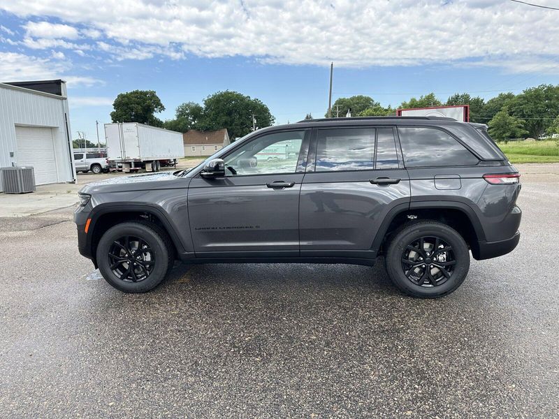 2024 Jeep Grand Cherokee Altitude X 4x4Image 5