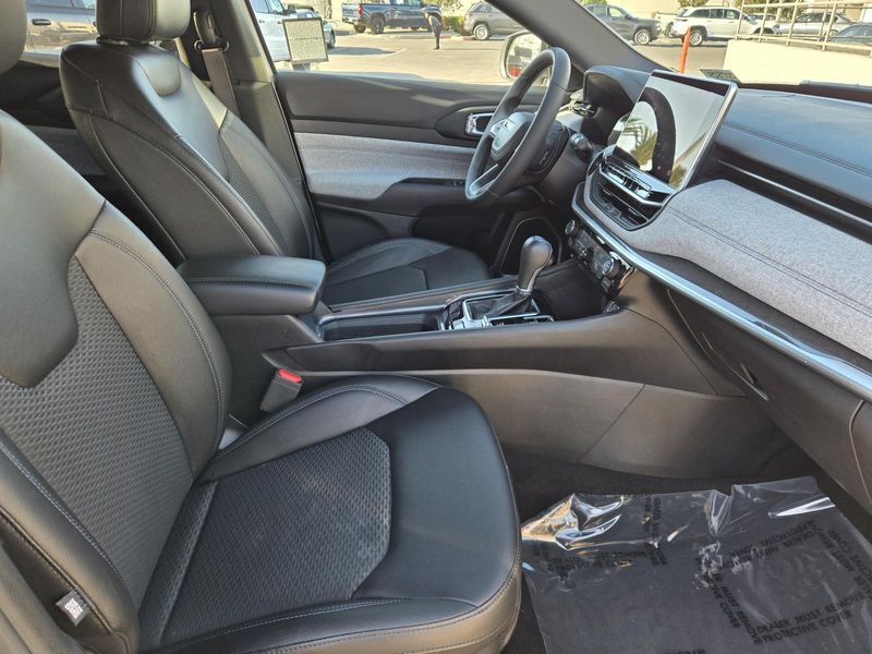 Used 2024 Jeep Compass Latitude 4x4