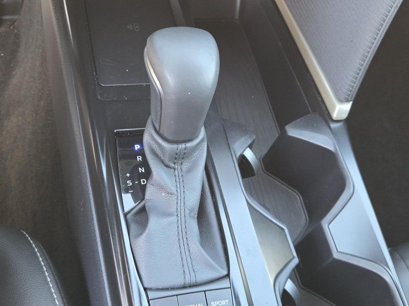 Used 2026 Toyota Camry SE (Natl)