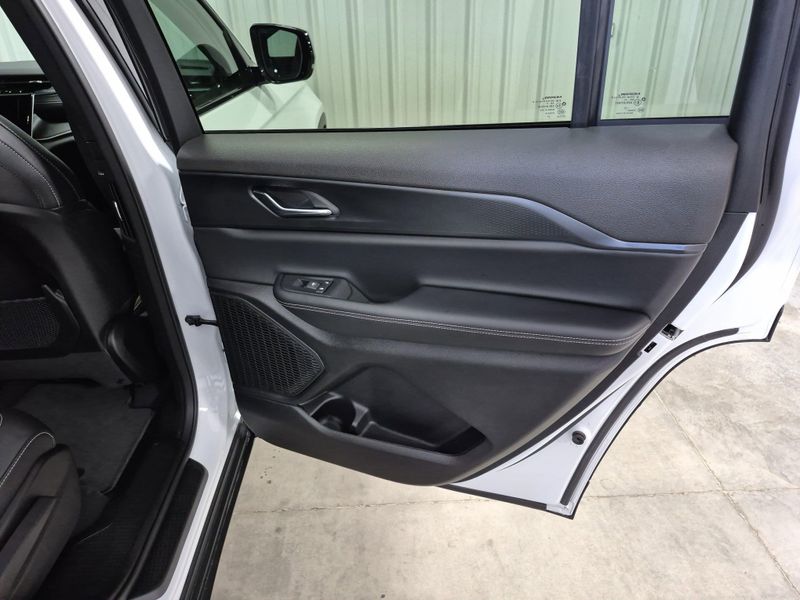 2025 Jeep Grand Cherokee L Altitude X 4x4Image 7