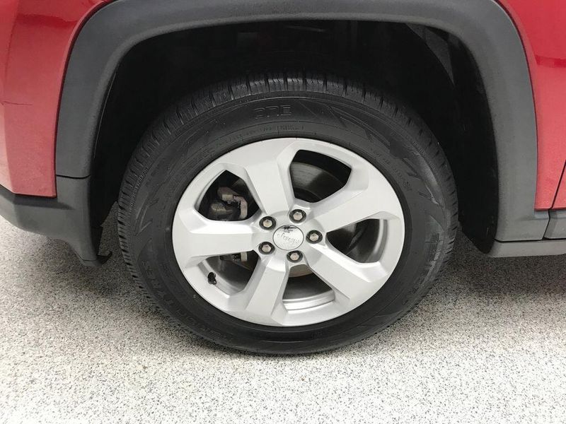 Used 2017 Jeep New Compass LatitudeImage 2