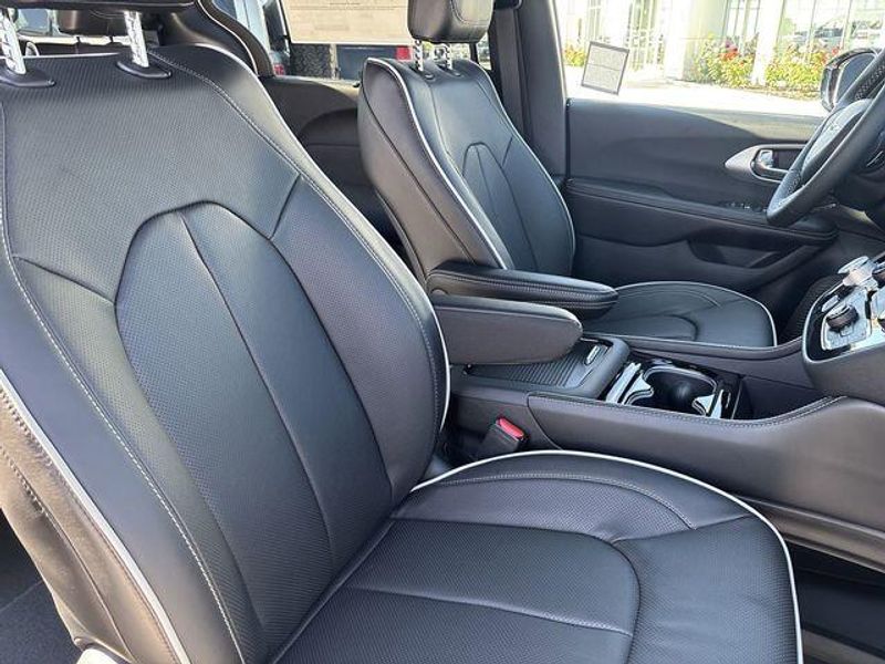New 2026 Chrysler Pacifica LimitedImage 11