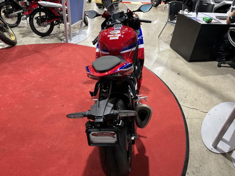 New 2025 Honda CBR1000RR-R FIREBLADE SP Image 17
