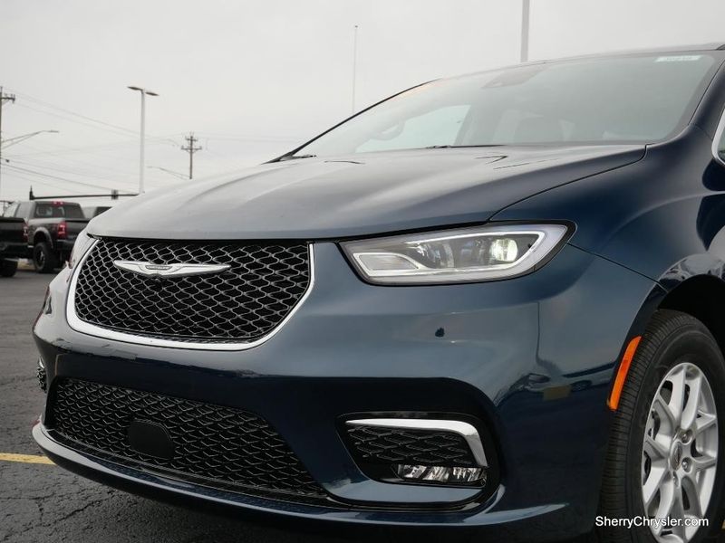 2023 Chrysler Pacifica Touring LImage 13