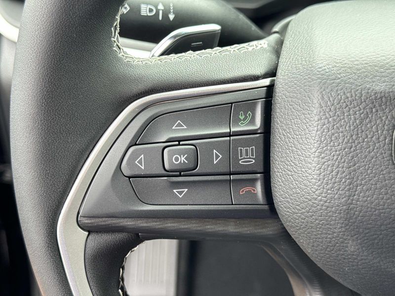 New 2026 Jeep Grand Cherokee L Laredo 4x2