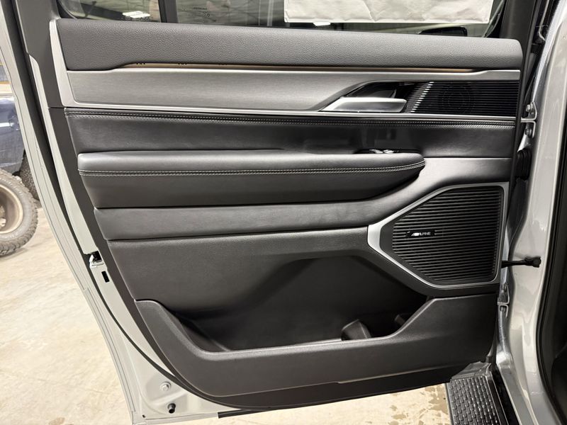 2026 Jeep Grand Wagoneer L 4x4Image 20