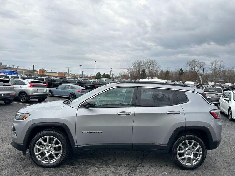 2022 Jeep Compass Latitude LuxImage 9