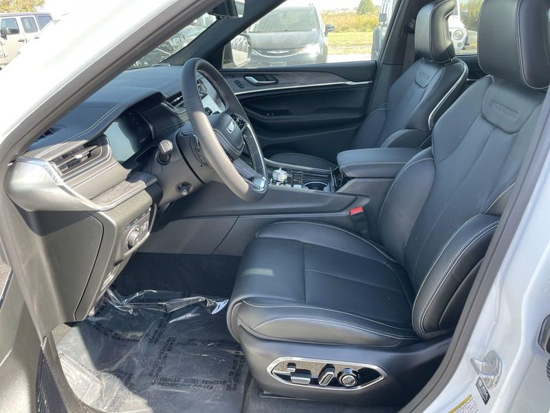 2024 Jeep Cherokee 4xe Overland photo 10