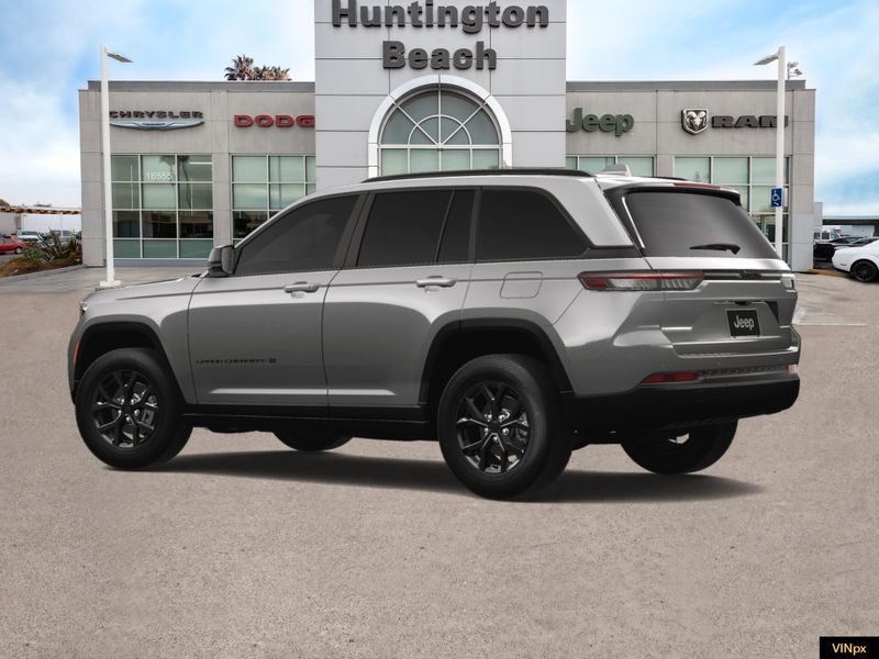 2025 Jeep Grand Cherokee Altitude 4x2Image 4