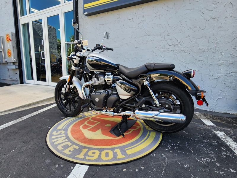New 2024 Royal Enfield SUPER METEOR Image 6